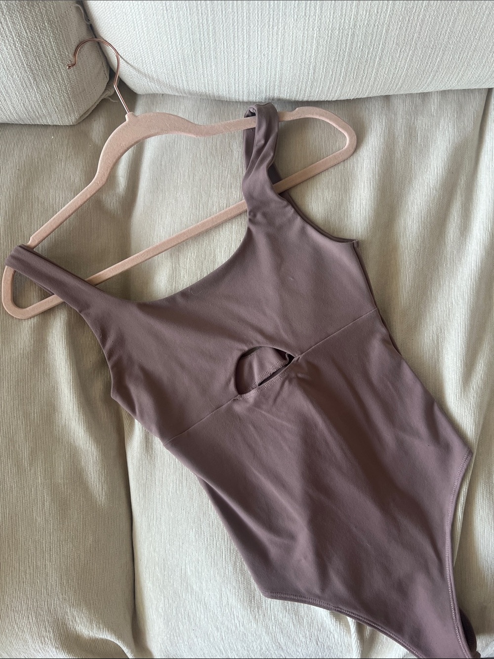 Scoop Neck Bodysuit with Front Keyhole in Mauve